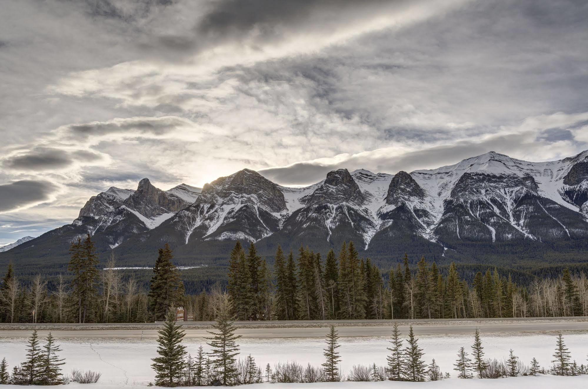 Inn Of The Rockies Canmore Exterior foto